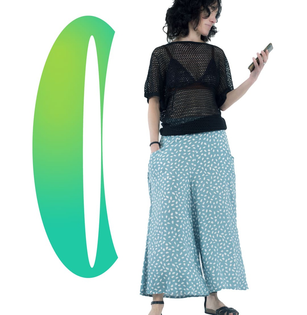 Pantalón pirata Célebes azul con pintas blancas