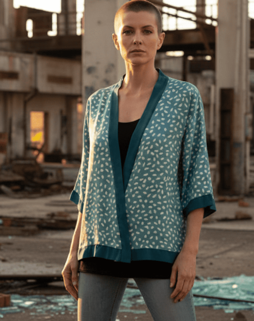 Kimono Tajogaite azul pintas blancas