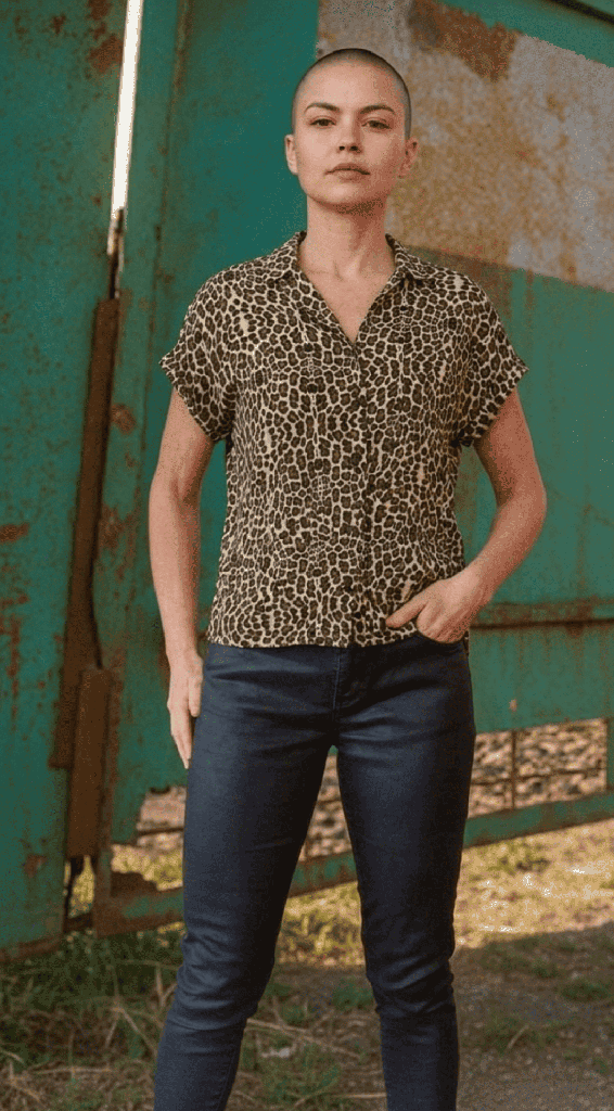 Camisa Hatta negra hojas (copia)