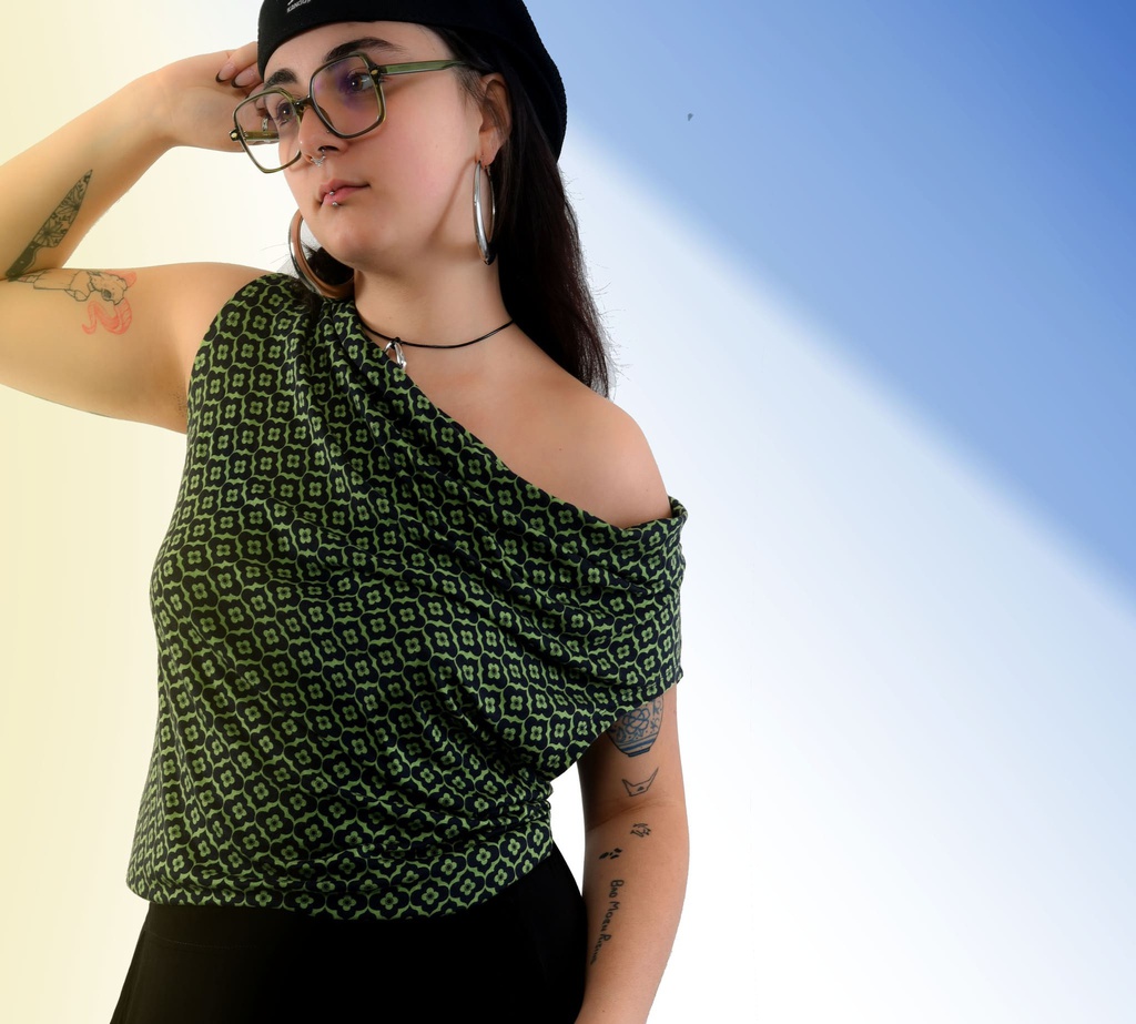 Camiseta cuello drapeado  Misr rombos retro (copia)