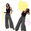 Pantalón Paniki negro flores blancas